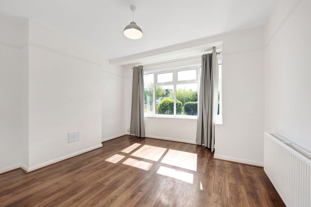 Property photo 3 of 10 27 Berrylands - Loun