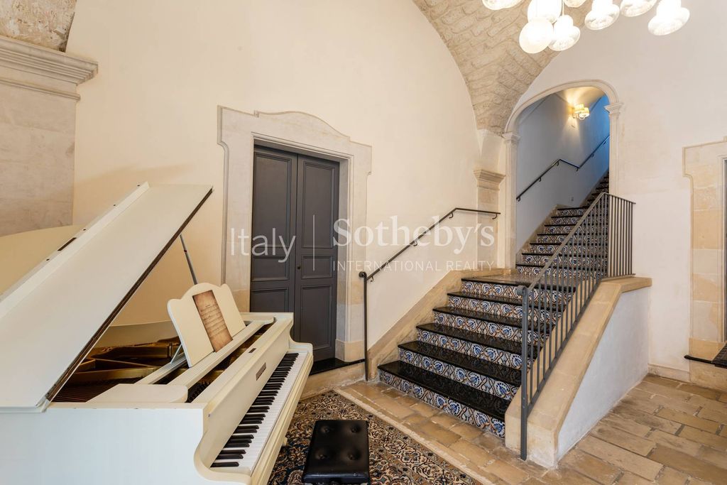 Property photo 2 of 33