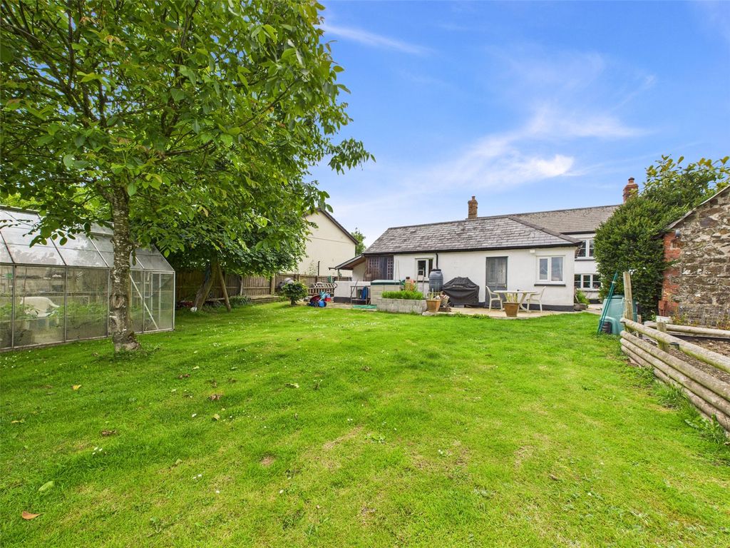 Property photo 2 of 32 Picture No. 18