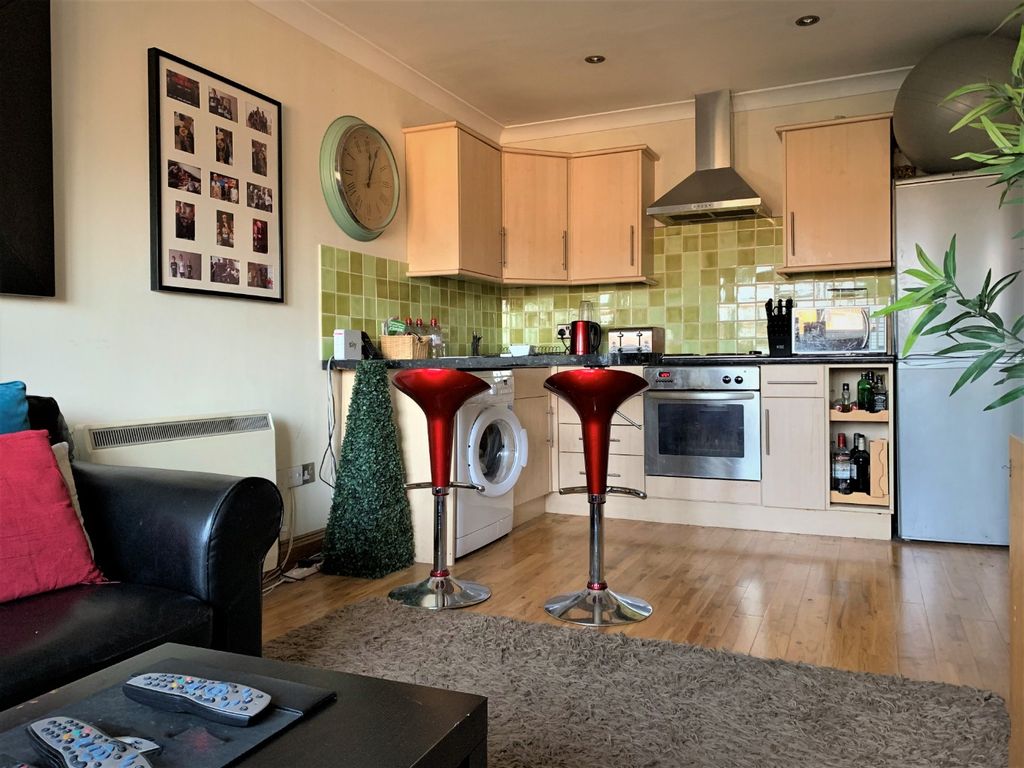 Property photo 2 of 8 3400003