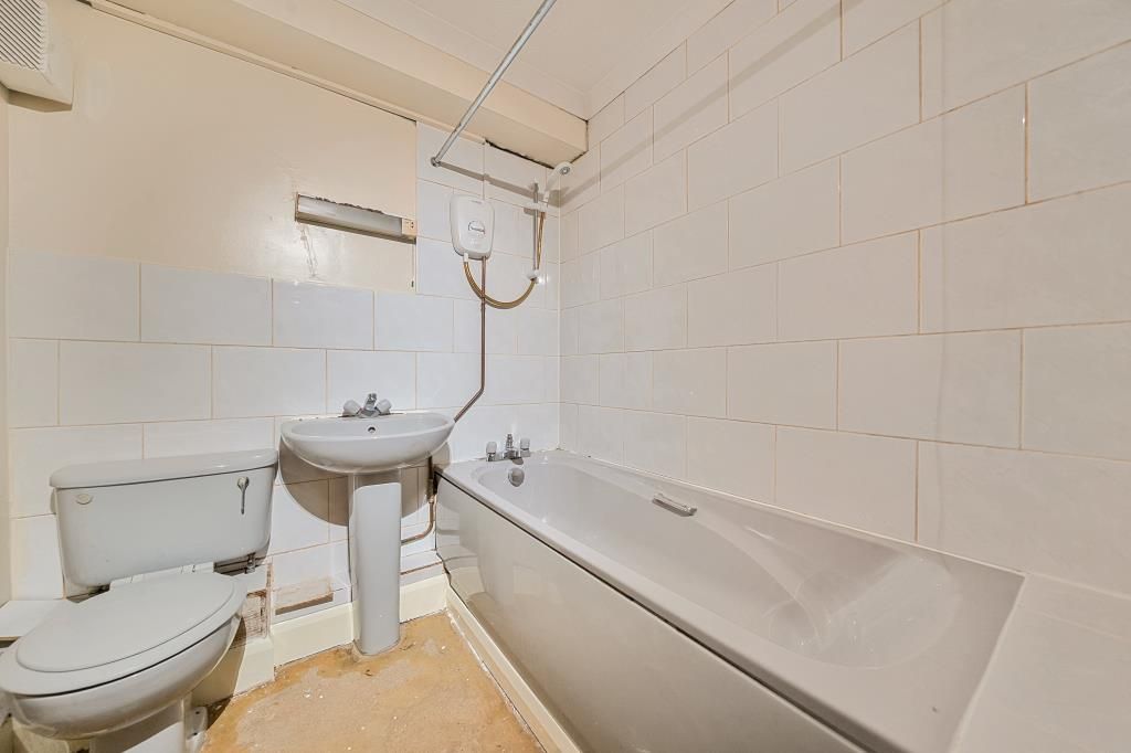 Property photo 3 of 20 Bathroom