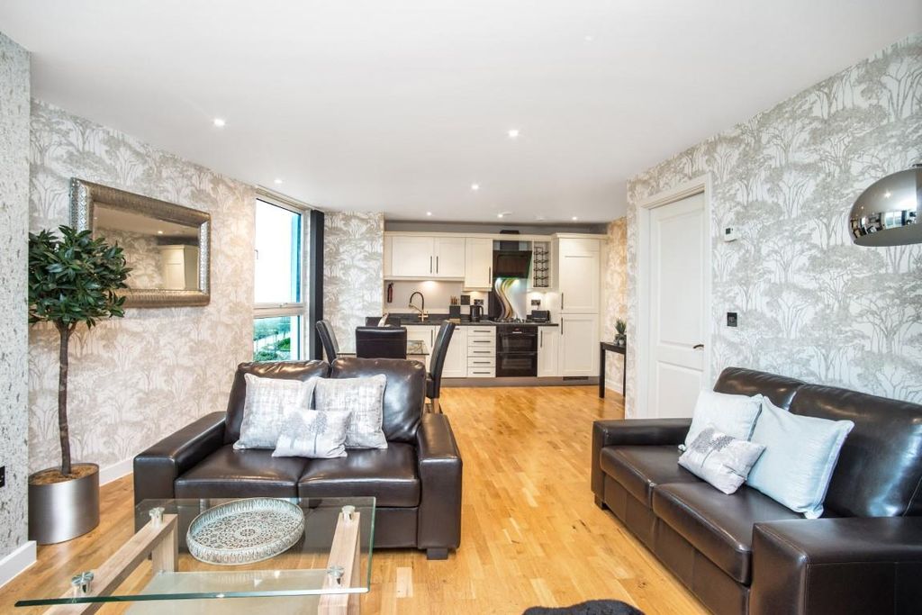 Property photo 2 of 12 Dsc_7839 (Medium).Jpg