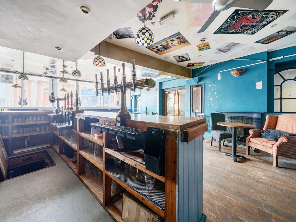 Property photo 3 of 23 Duke Of Edinburgh Bar