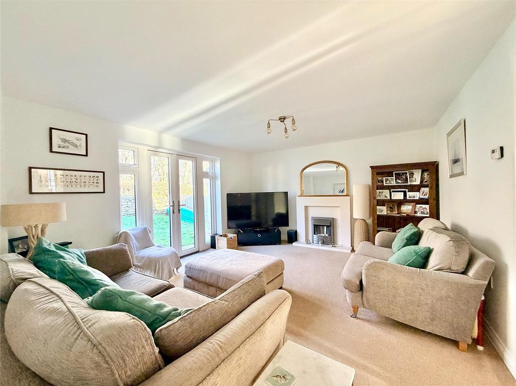 Property photo 2 of 18 Lounge.Jpeg