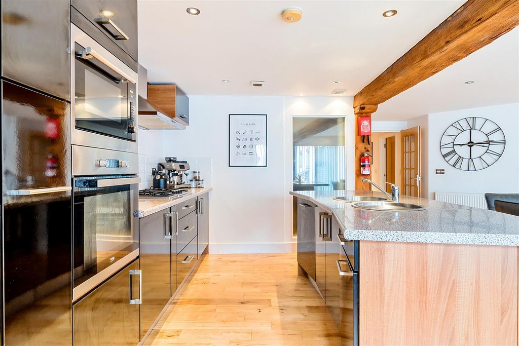 Additional image 7 of 2 bed flat for saleAnchor Terrace, Quay Hill, Penryn TR10