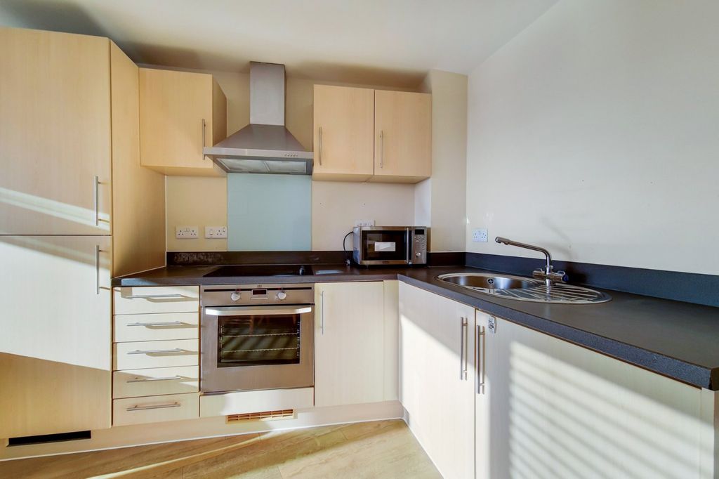 Property photo 3 of 11 Kitchen