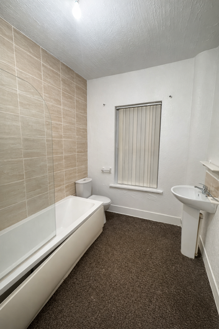 Property photo 2 of 12 Bathroom