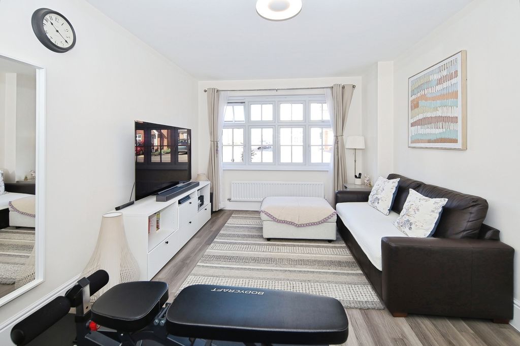 Property photo 3 of 18 Pbox-Img.Jpg