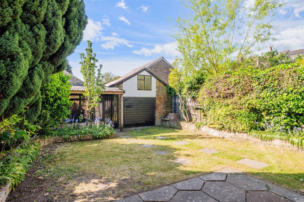 Property photo 1 of 11 Endsleigh Road (2).Jpg
