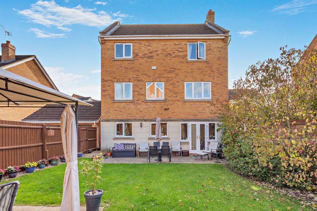 Property photo 2 of 18