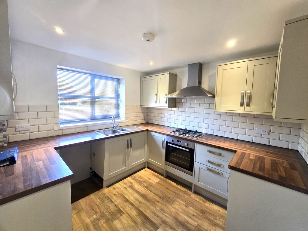 Property photo 2 of 17 Kitchen