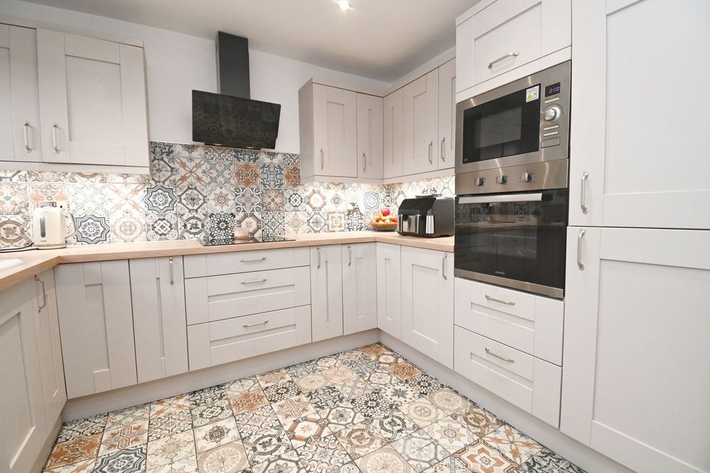 Property photo 2 of 22