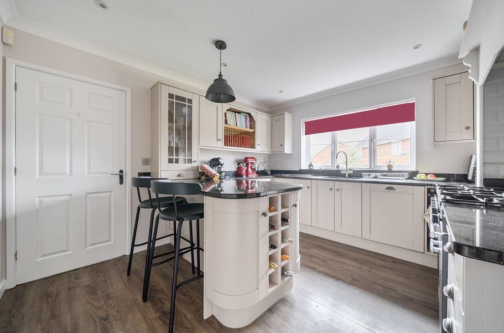 Property photo 3 of 17 Kitchen