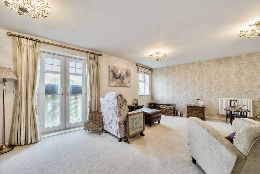 Property photo 1 of 19 Living Room