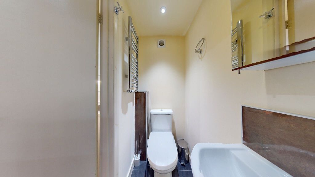 Property photo 3 of 7 Bathroom