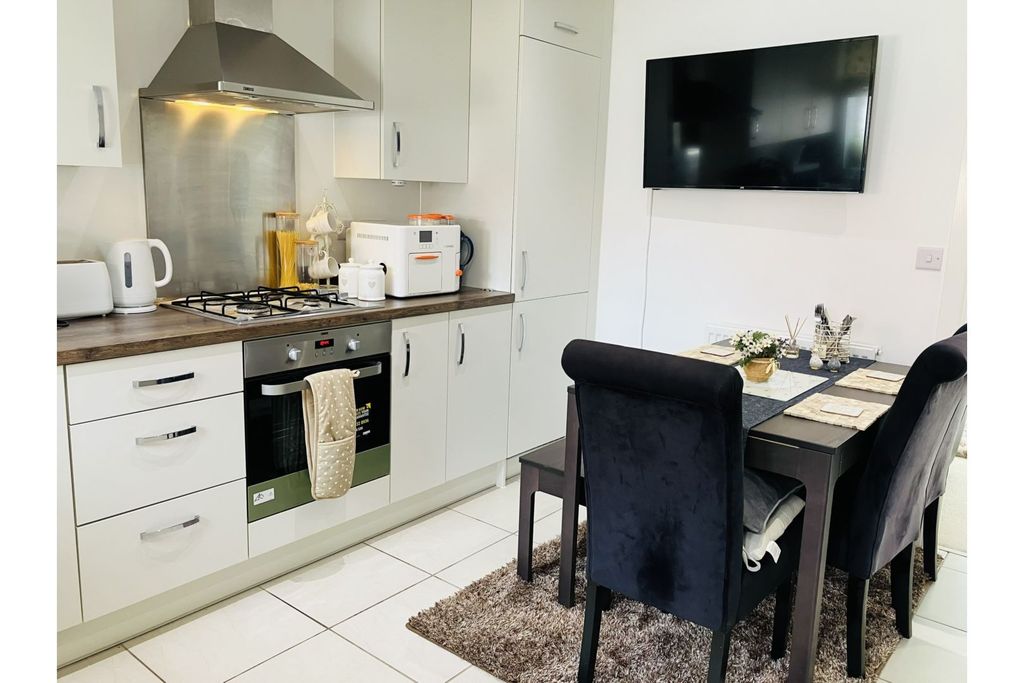 Property photo 3 of 21 Kitchen