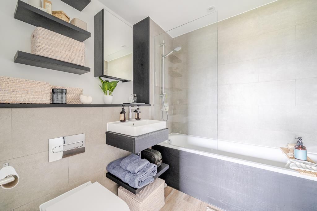 Additional image 12 of 2 bed flat for saleBankside Gardens, Green Park, Berkshire RG2