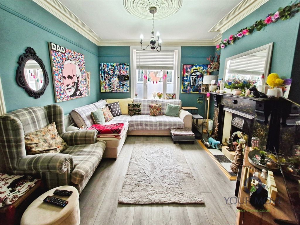 Property photo 2 of 19 Lounge