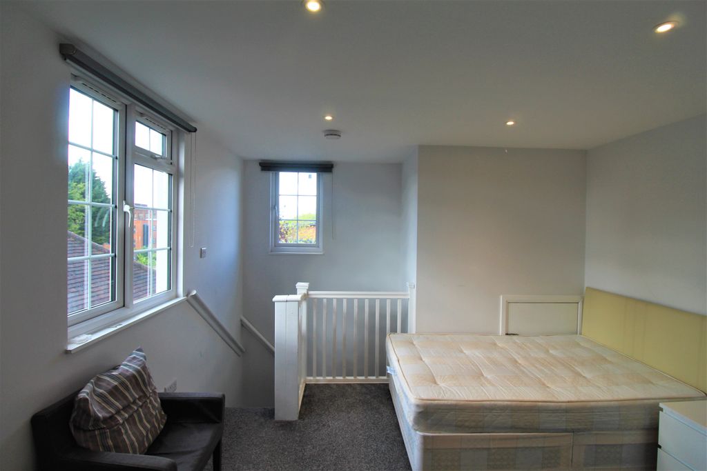 Property photo 2 of 10 Bedroom