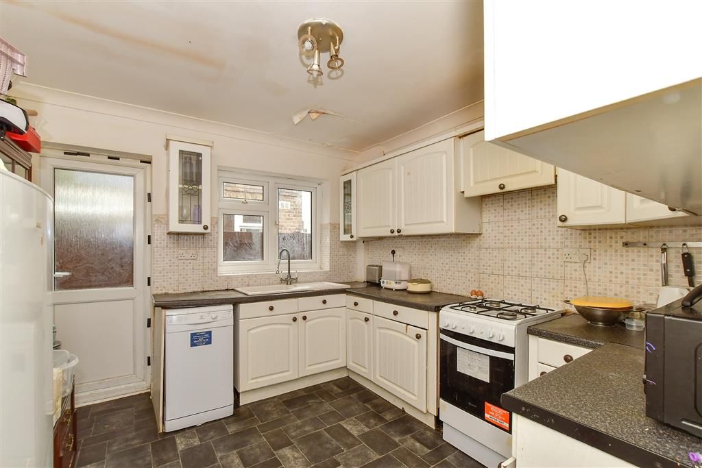 Property photo 1 of 7 Kitchen