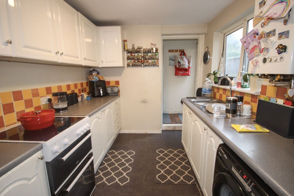 Property photo 3 of 9 Kitchen