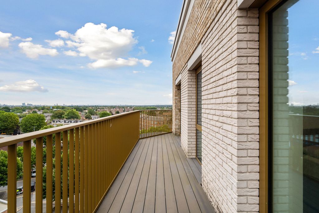 Property photo 2 of 24