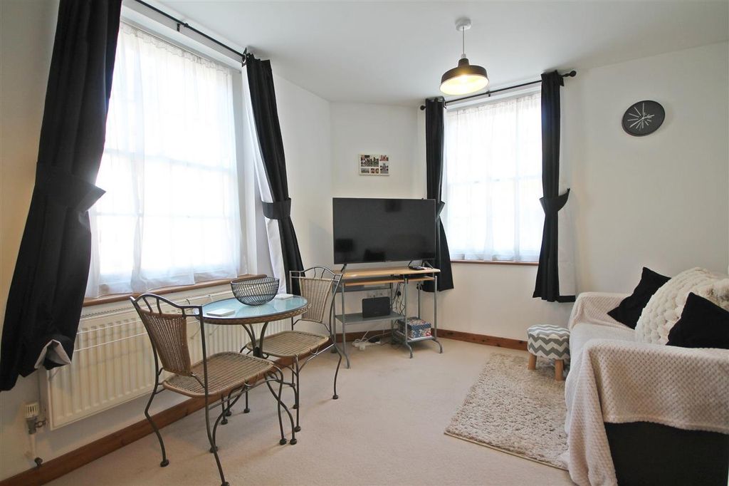 Property photo 2 of 6