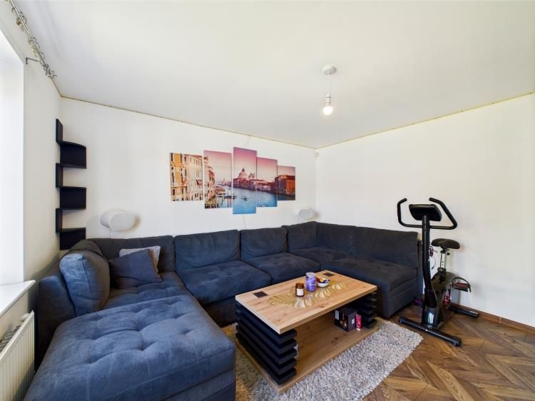 Property photo 2 of 21