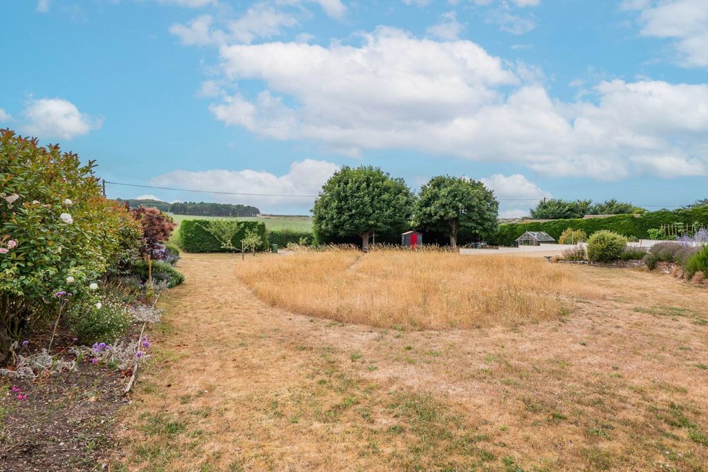 Property photo 3 of 33