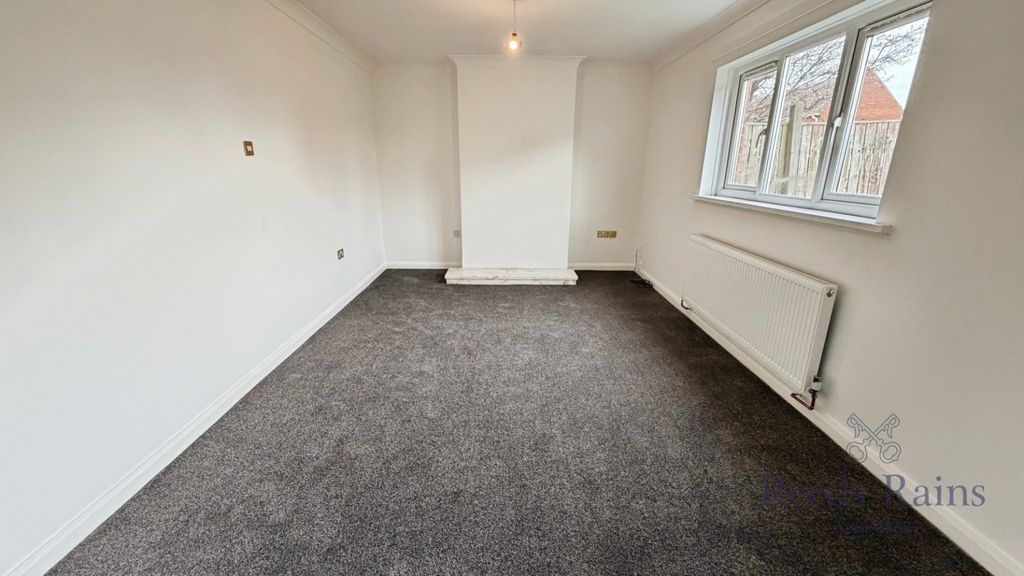 Property photo 2 of 12 Lounge