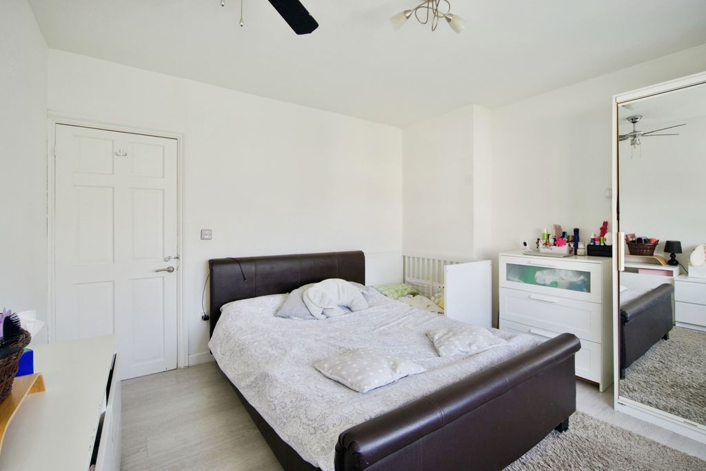 Property photo 3 of 16 Bedroom