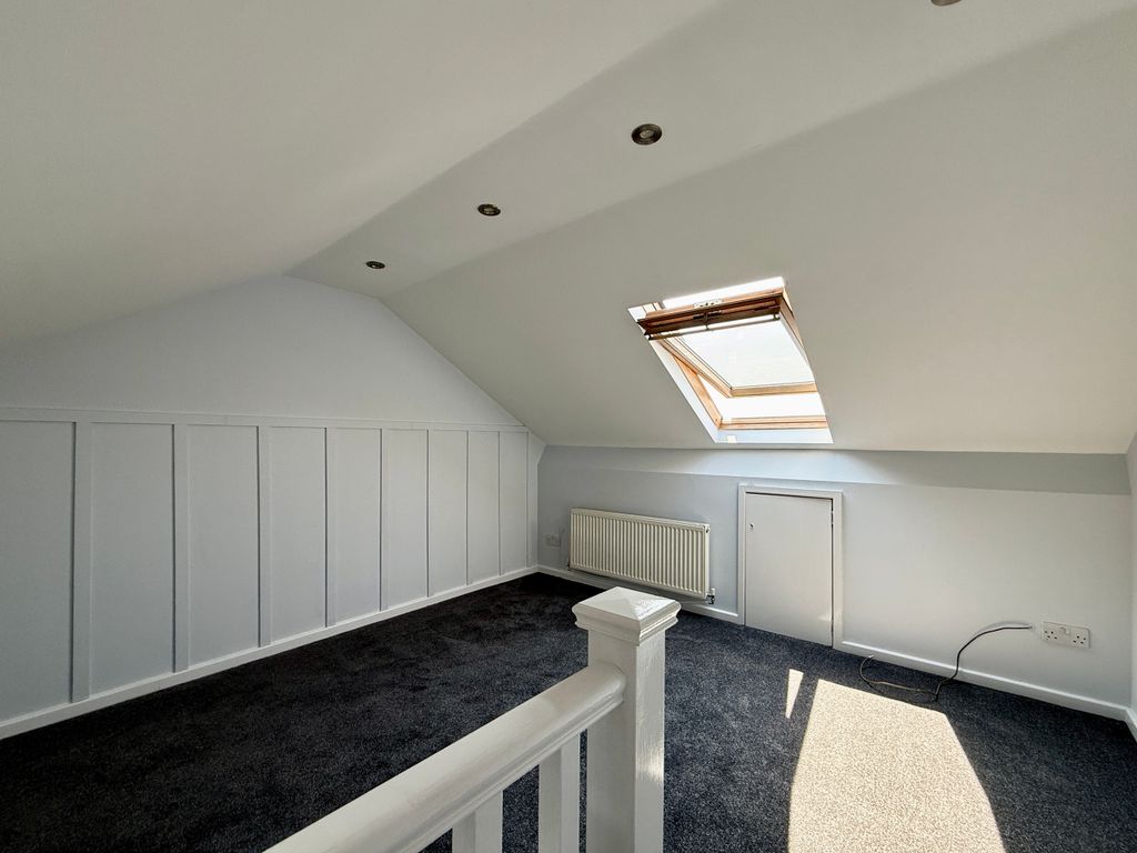 Property photo 2 of 10 Loft Room