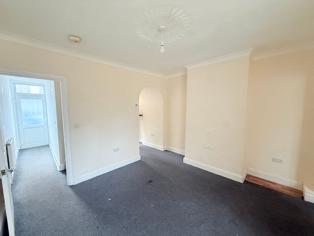 Property photo 3 of 8 Dining Room