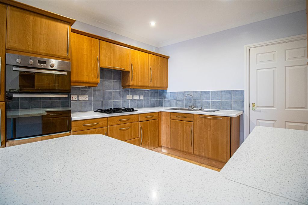 Property photo 3 of 14 Kitchen/Dining Room