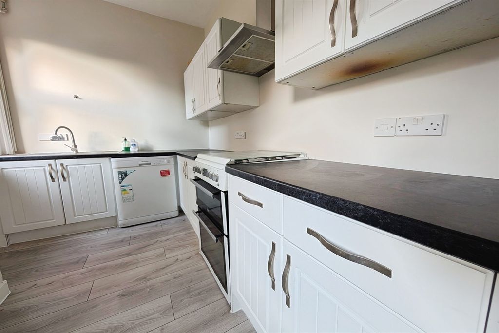 Property photo 3 of 11 (Main)