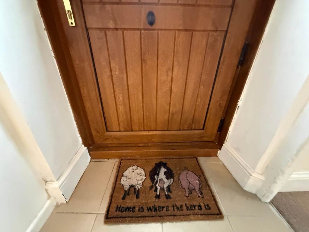 Property photo 2 of 14 Entrance