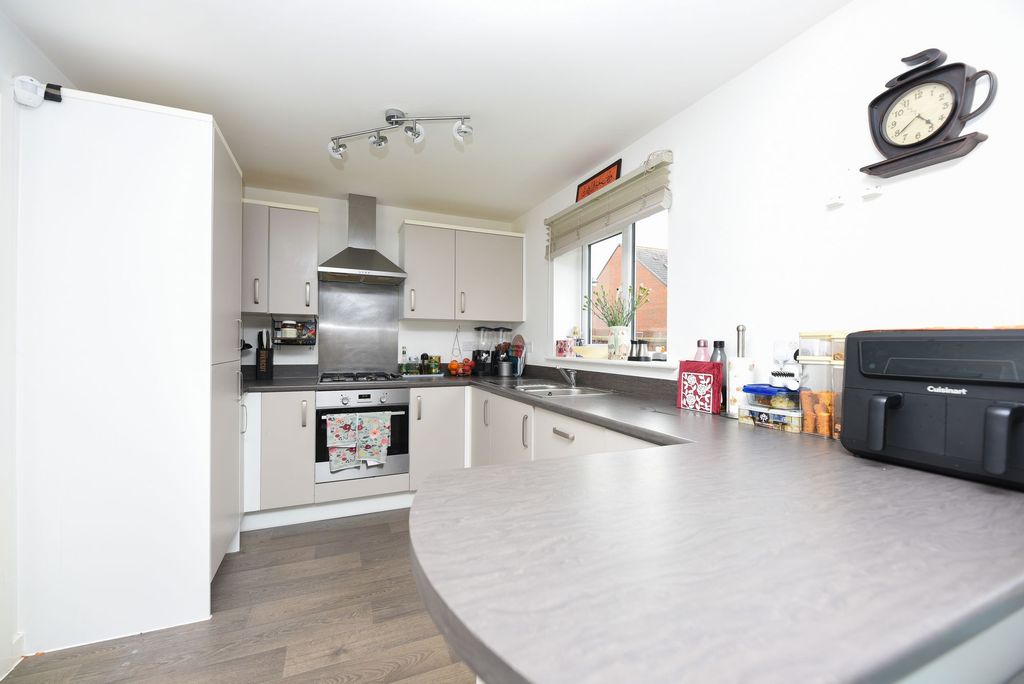 Property photo 3 of 18