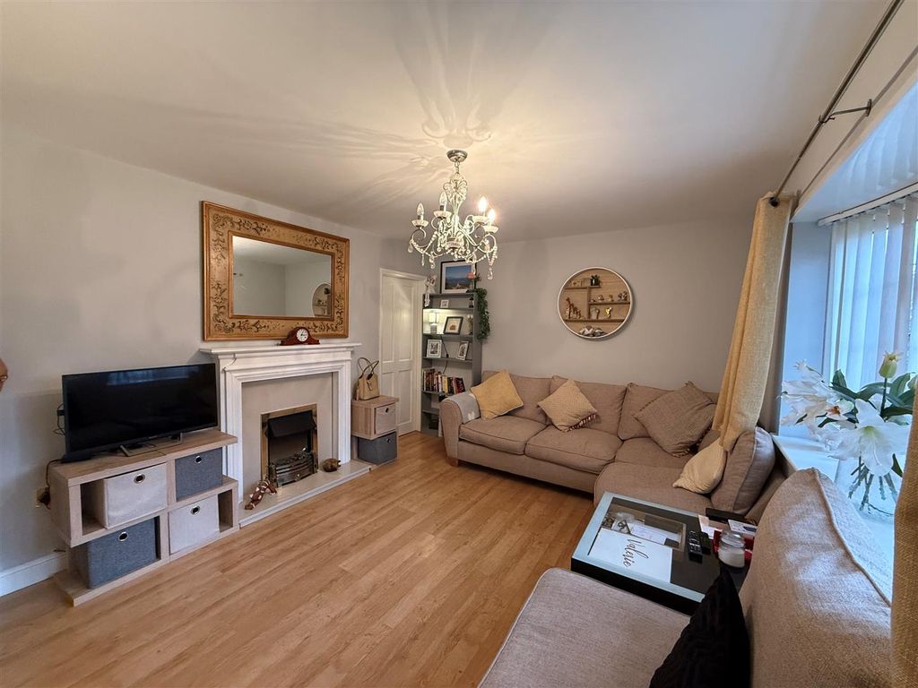 Property photo 2 of 6 Lounge.Jpg