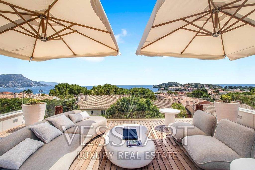 Property photo 1 of 14 Elegant Contemporary Villa In The Heart Of The Village