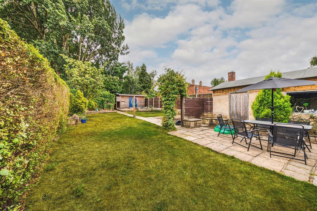 Property photo 2 of 27