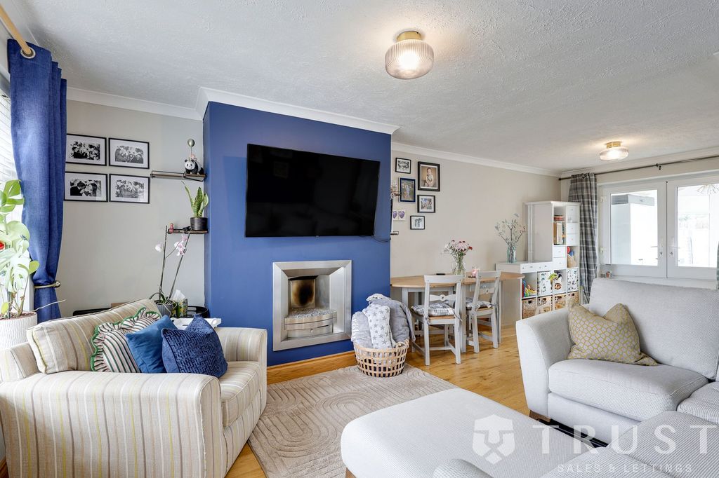 Property photo 2 of 32