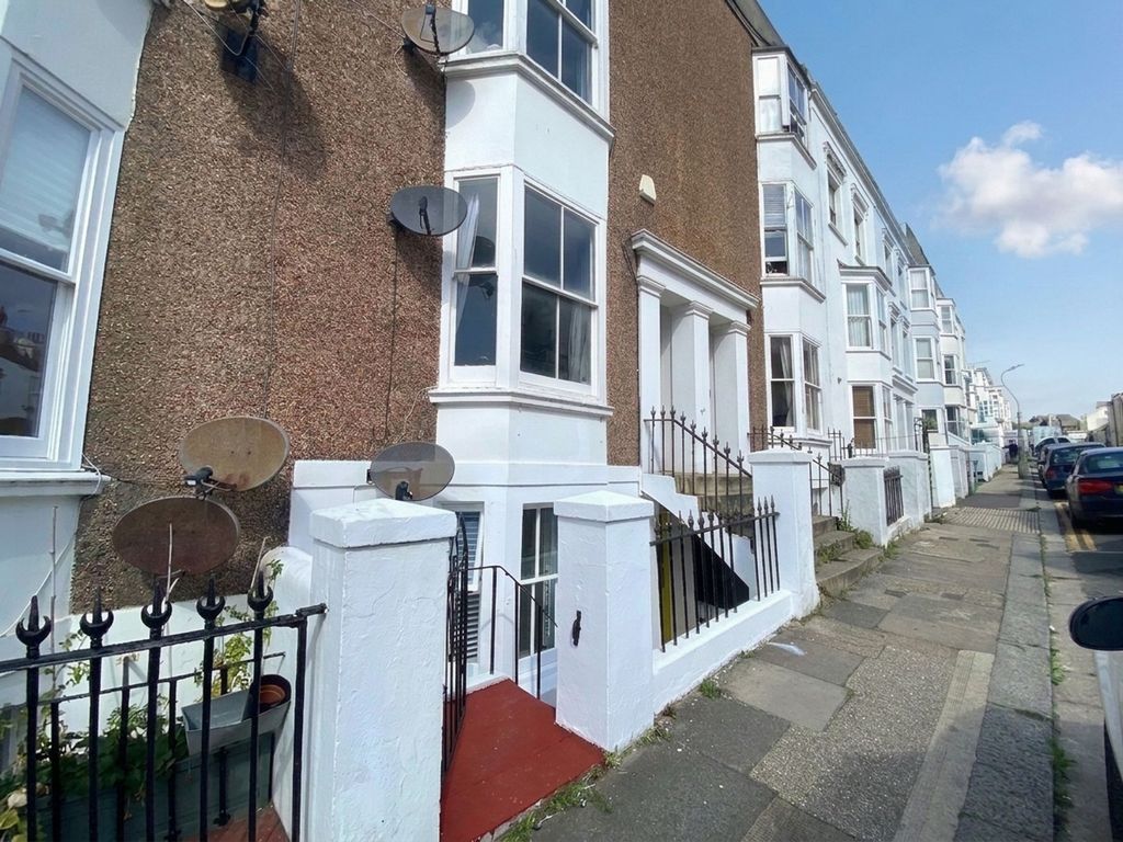 Property photo 1 of 6