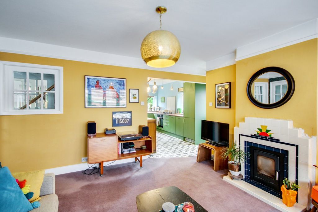 Property photo 2 of 19