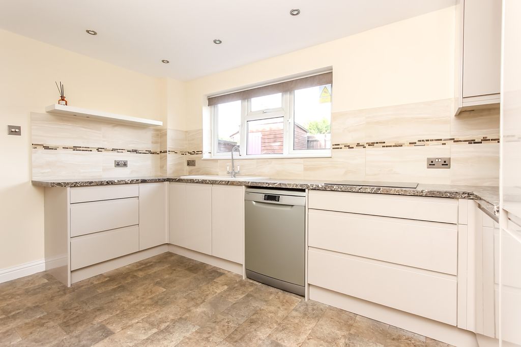 Property photo 3 of 11 Kitchen/Breakfast Room