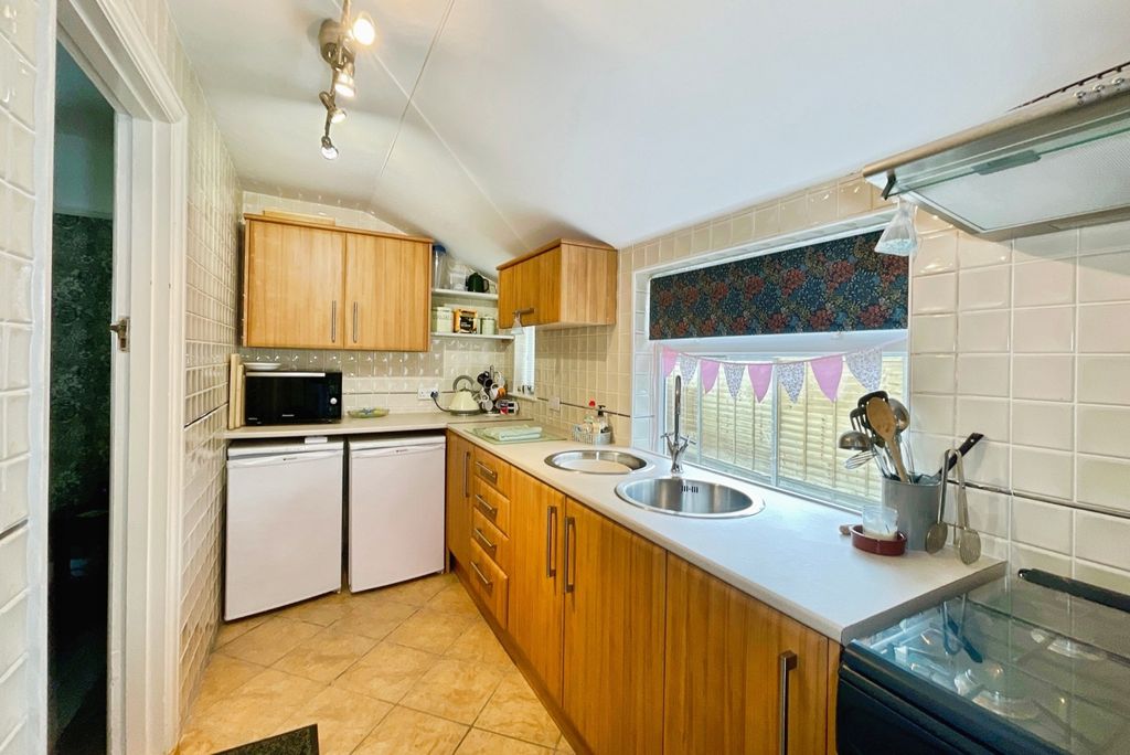 Property photo 3 of 16 Pbox-Img.Jpg