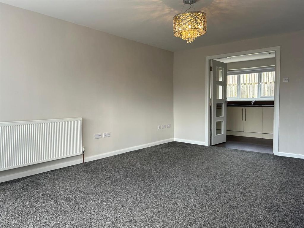 Property photo 2 of 14 Living Room / Dining Area: