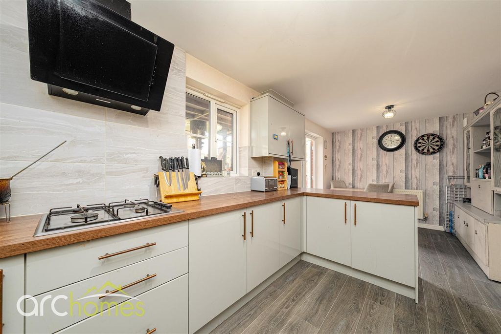 Property photo 3 of 24 Gadfield-5.Jpg