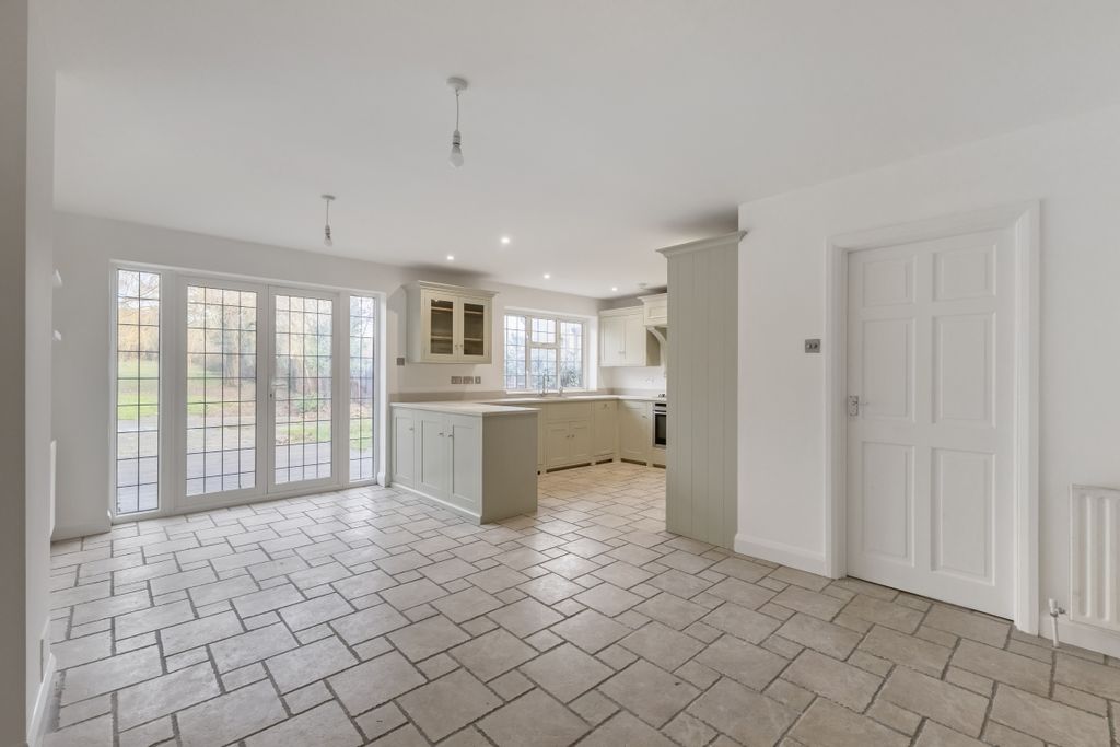 Property photo 3 of 23 103239_23-Glanlea...