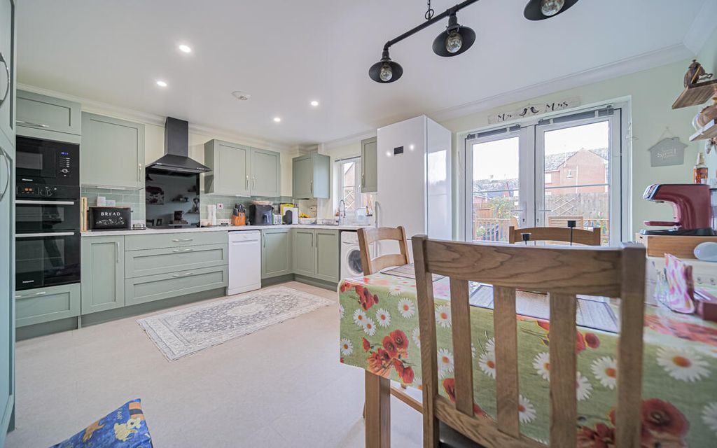 Property photo 2 of 17 P1066287.Jpg