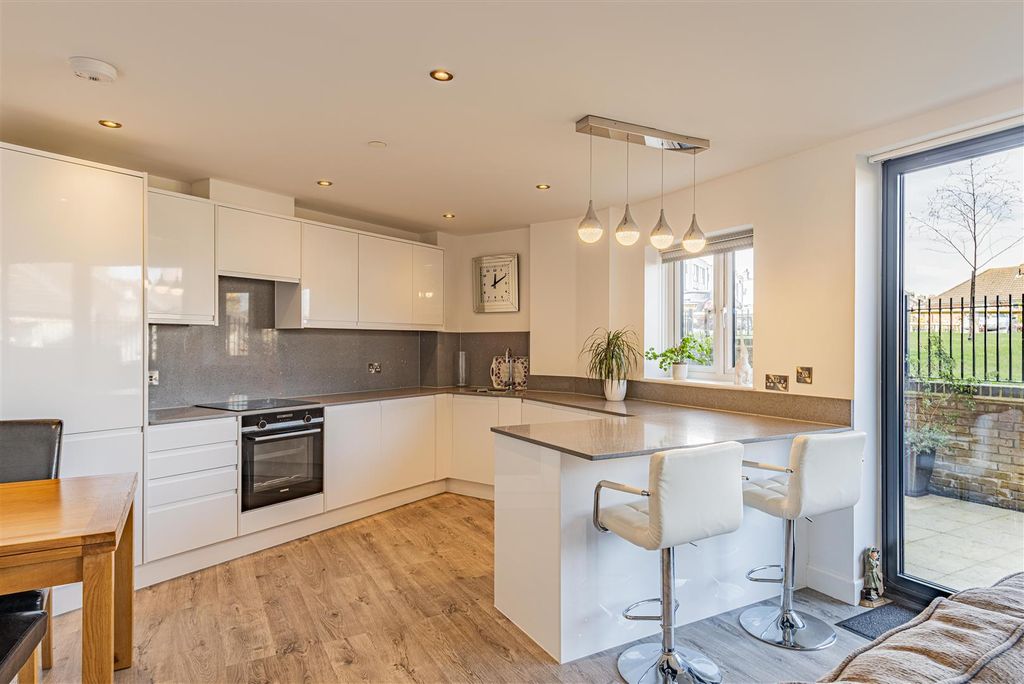 Property photo 3 of 21 L J Imaging-10.Jpg